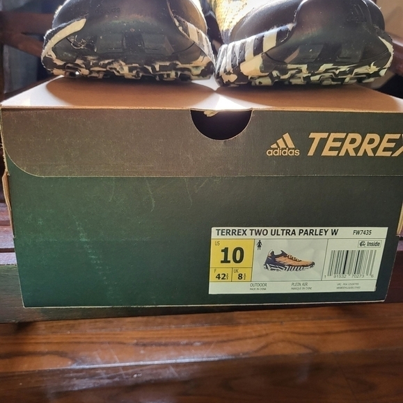 Adidas - Picture 5 of 8